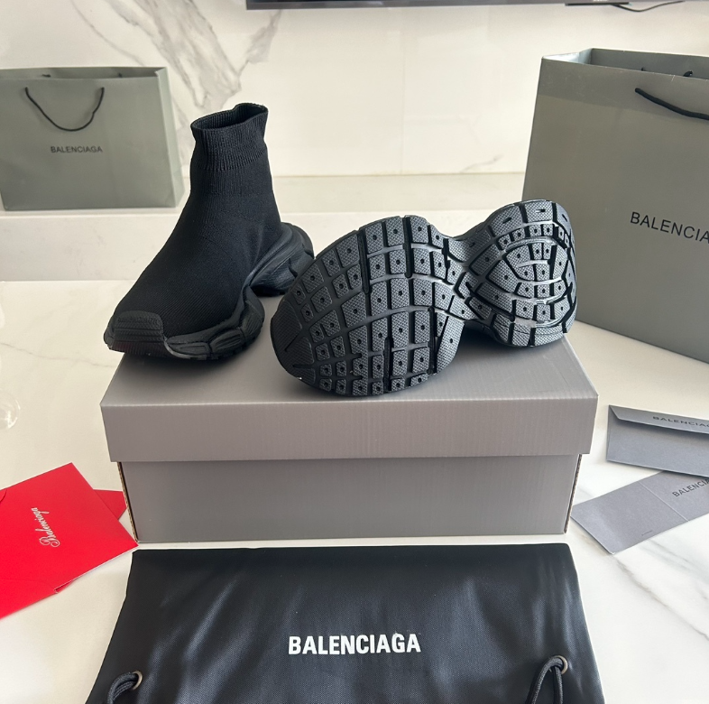 BALENCIAGA