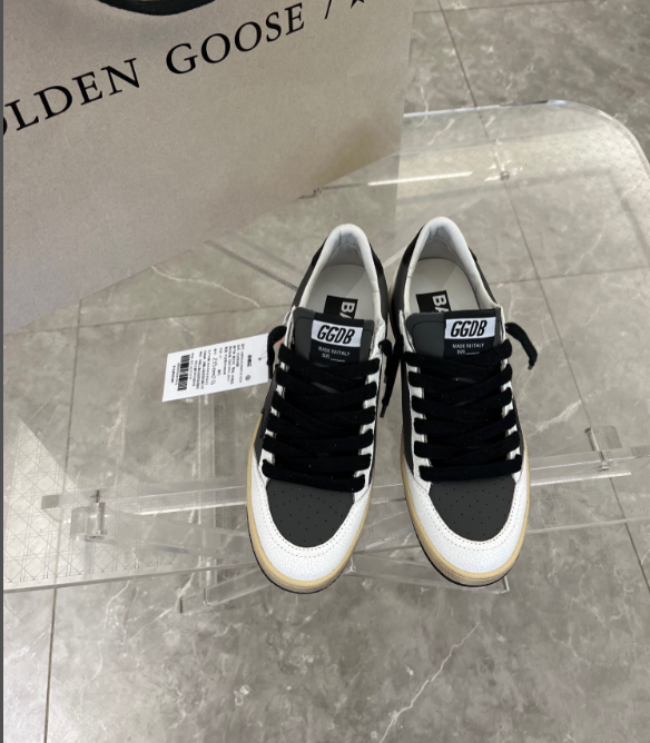 GOLDEN GOOSE