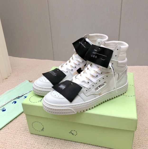 OFF WHITE